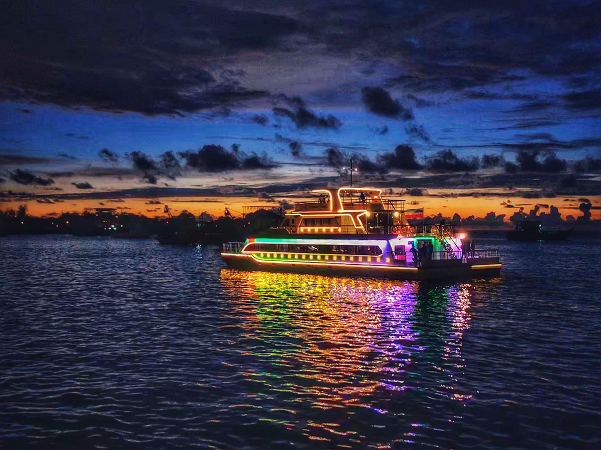 Hawaiian Week North Borneo Cruises